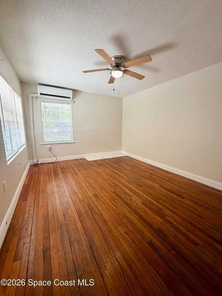 Building Photo - 338 Elm St