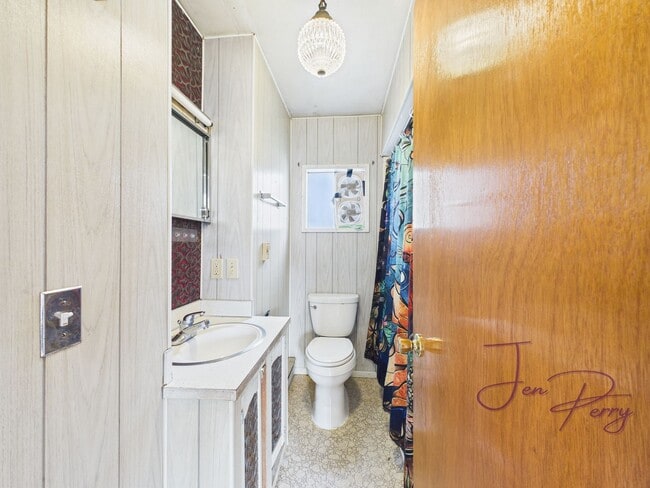 Building Photo - Two Bedroom One Bath House for Rent in Everson with Detached Garage