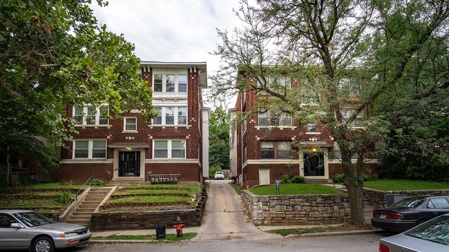 Primary Photo - Sunny View & Colonial