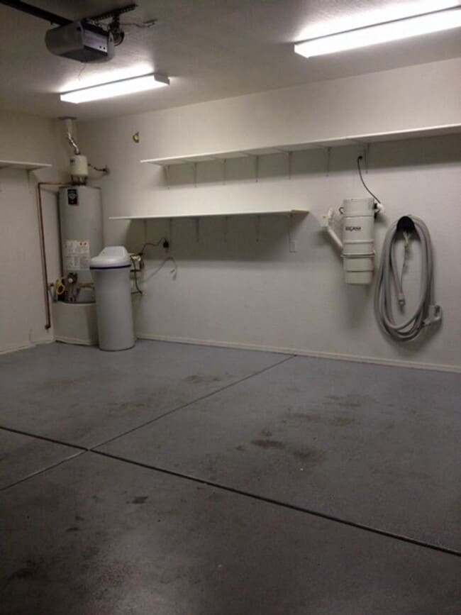 Building Photo - 6956 E Sandhurst Dr