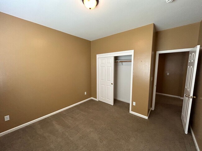 Building Photo - Beautiful 3 Bedroom/2 Bathroom + Office in...