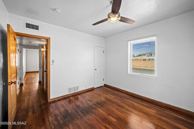 Building Photo - 1202 N Tucson Blvd