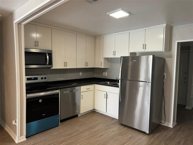 Building Photo - 101 S Lockhart St