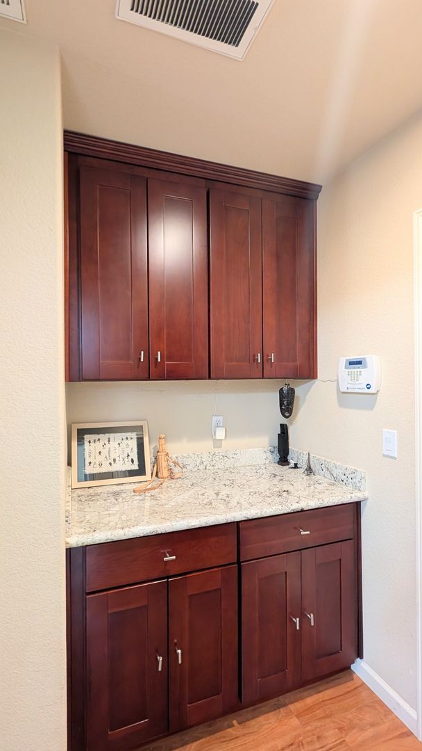 Building Photo - Beautiful Executive Rental in West Sacramento!