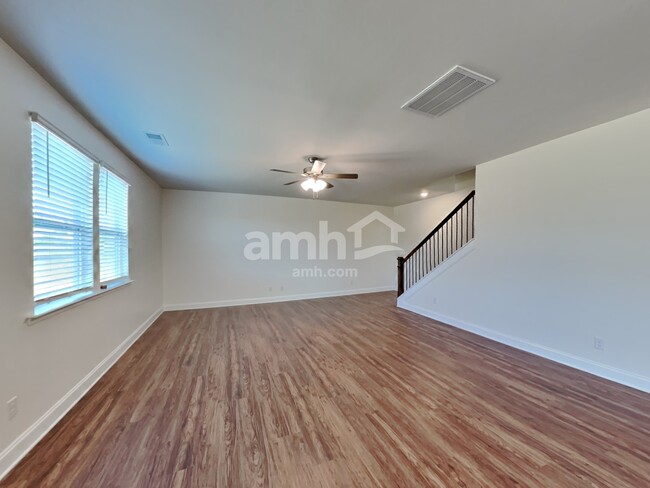 Building Photo - 144 Larragan Dr