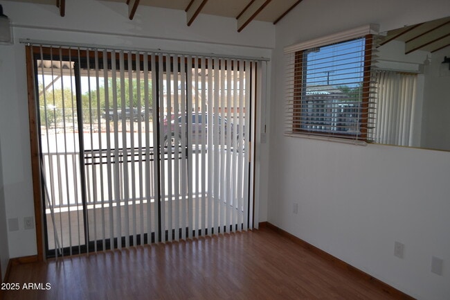 Building Photo - 677 S Warner Dr