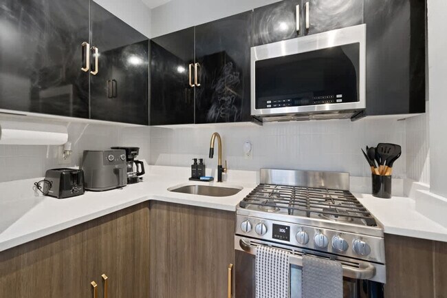 Building Photo - 340 Palisade Ave