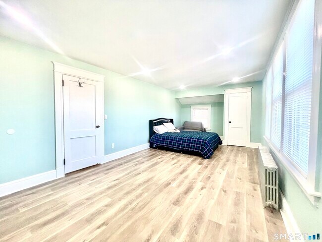 Building Photo - 368 Lakewood Rd