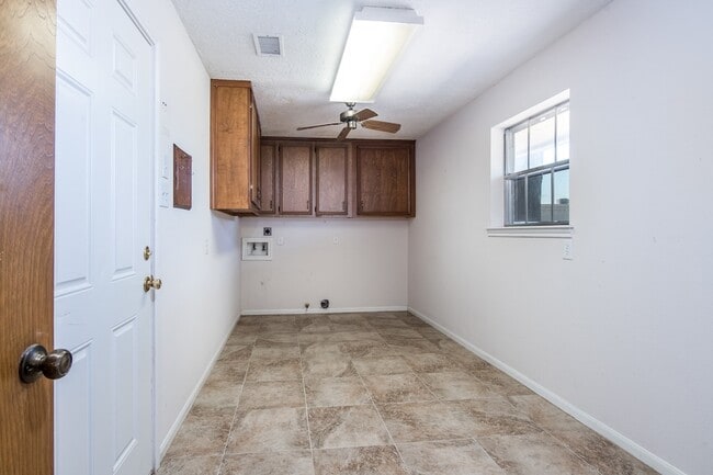Building Photo - 1830 Baker Dr