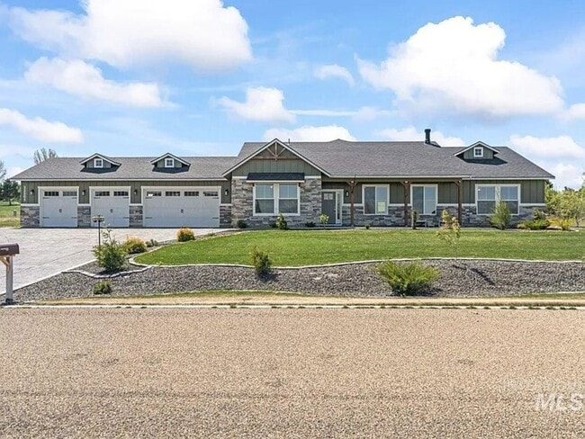 Primary Photo - Beautiful 4/3 on TimberStone Golf Course