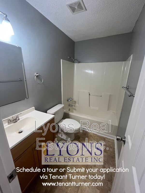 Building Photo - 1602 Lexington Cir
