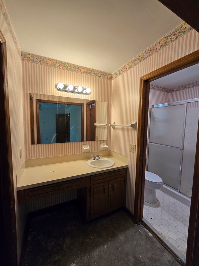 Building Photo - 407 Indian Dr