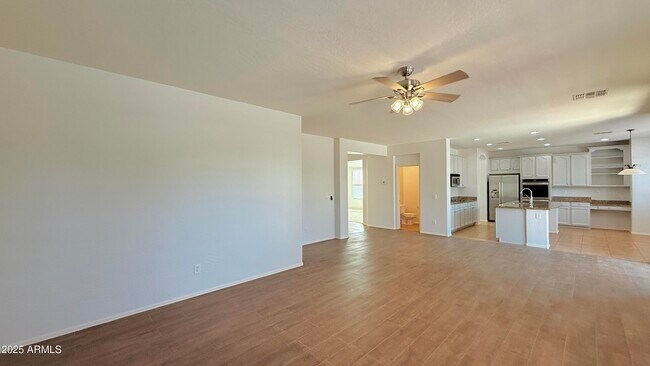 Building Photo - 3316 E Kingbird Pl