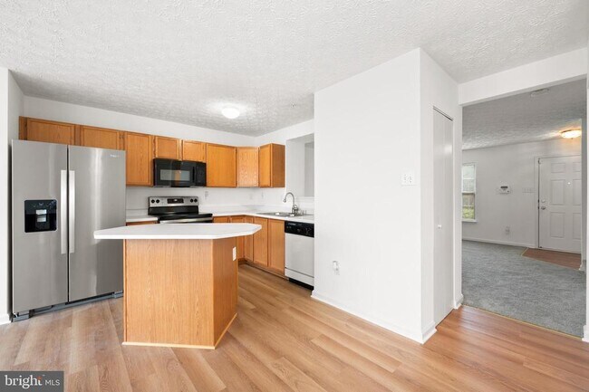 Building Photo - 14 Gemstone Ct