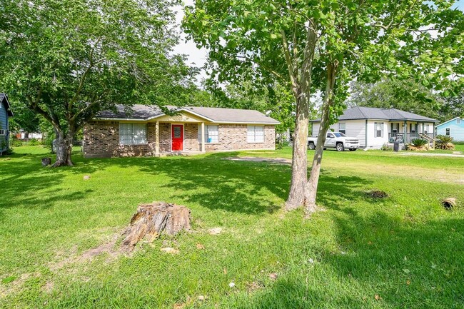 Building Photo - 3210 Ridgefield Rd