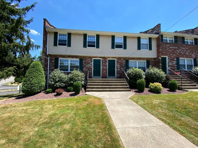 Building Photo - Magnificent 3 Bedroom Townhome with Garage...