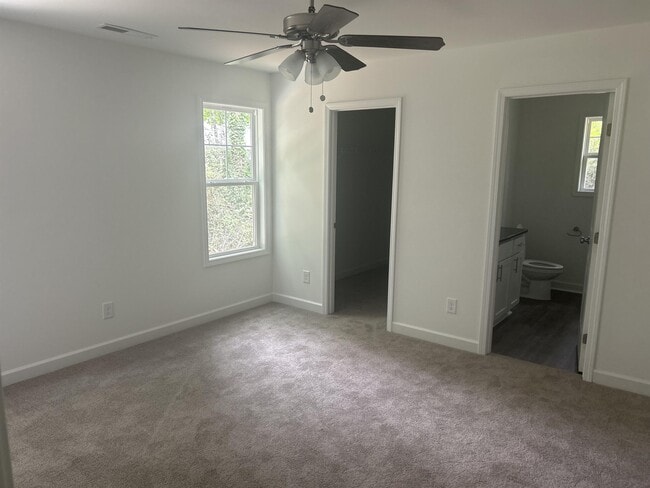 Building Photo - 320 Groves Ave