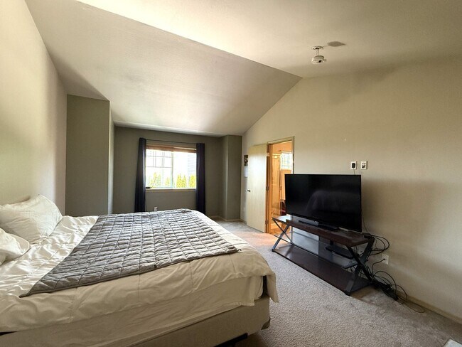 Building Photo - Sunnyside Area Home with Amazing Views!