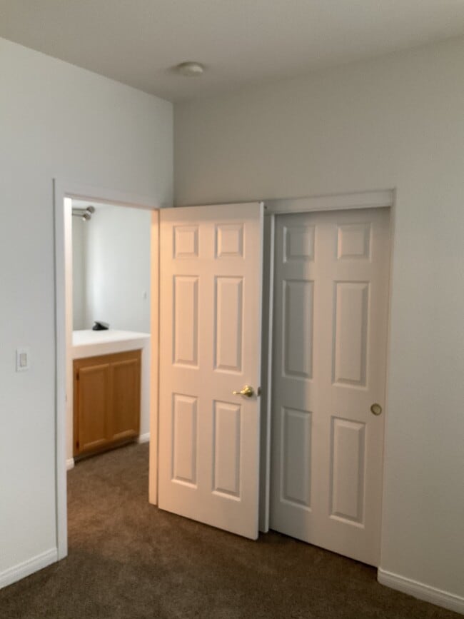 Building Photo - 8336 Crown Peak Ave