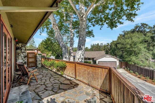 Building Photo - 15511 Woodcrest Dr