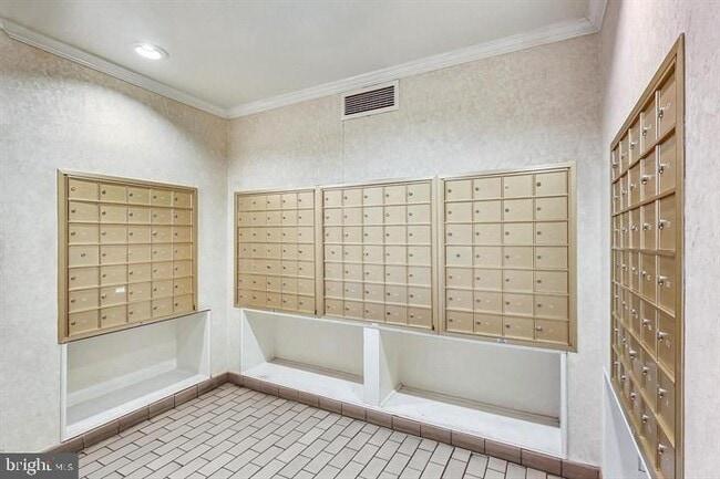 Building Photo - 5340 Holmes Run Pkwy