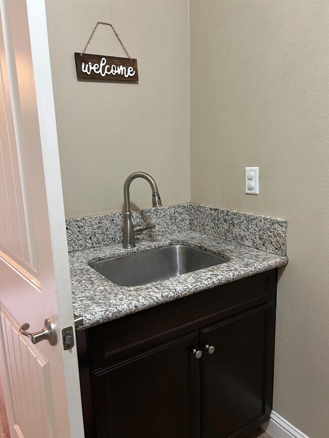 Building Photo - 2656 Cherry Tree Dr