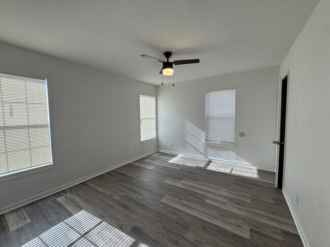 Building Photo - 134 Tarlton St