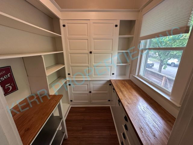 Building Photo - LOCATING OCCUPANTS FOR THE HOMEOWNER! Charming 3-Bedroom Haven with Spacious Living in the Heart ...