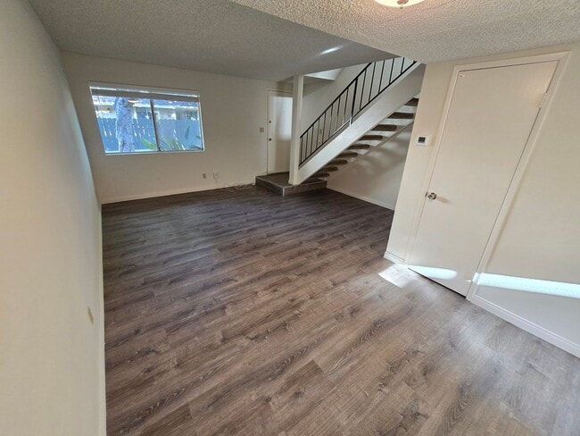 Building Photo - El Cajon Townhome - 2 Br., 1.5 ba. 92019.