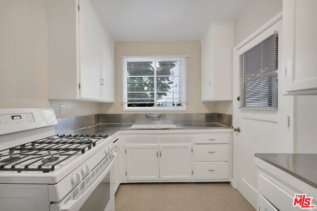 Building Photo - 4086 Abourne Rd