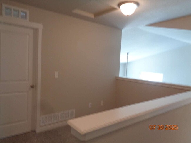 Building Photo - Great neighborhood! with open space and wa...