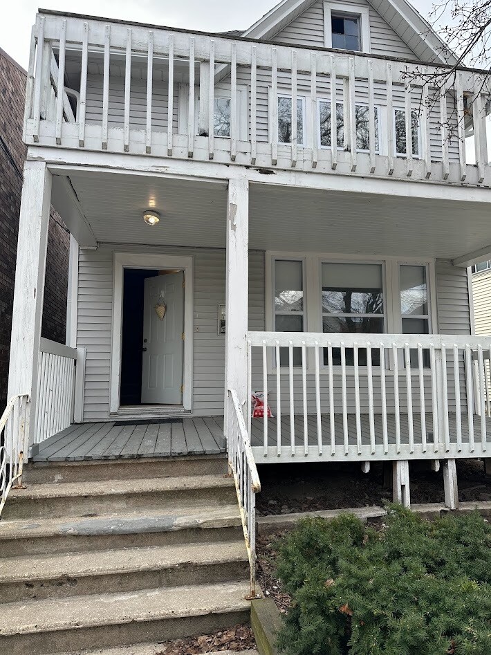 Building Photo - 423 W Doty St