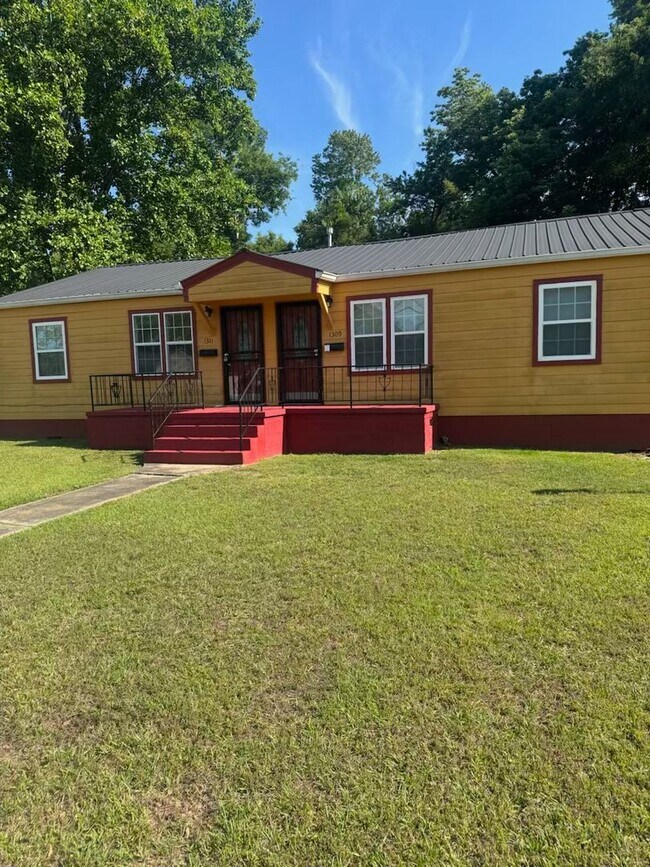 Building Photo - Duplex