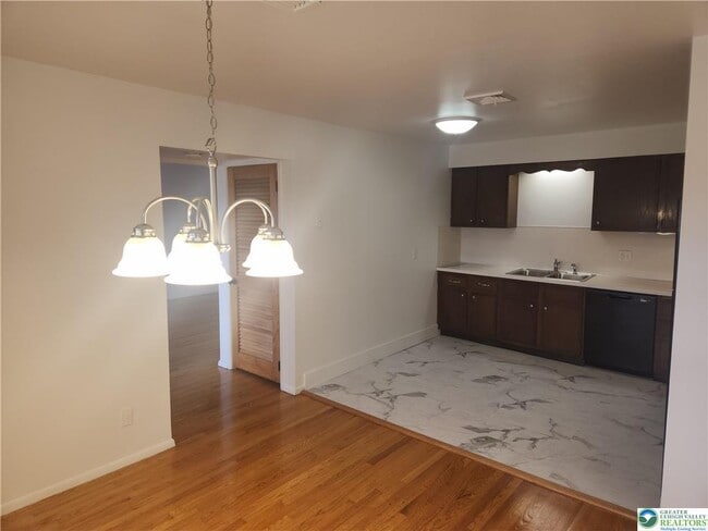 Building Photo - 2827 W 28th St