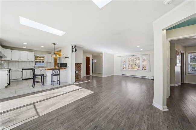 Building Photo - Charming 2 Bed, 2 Bath Home on Spacious Lot