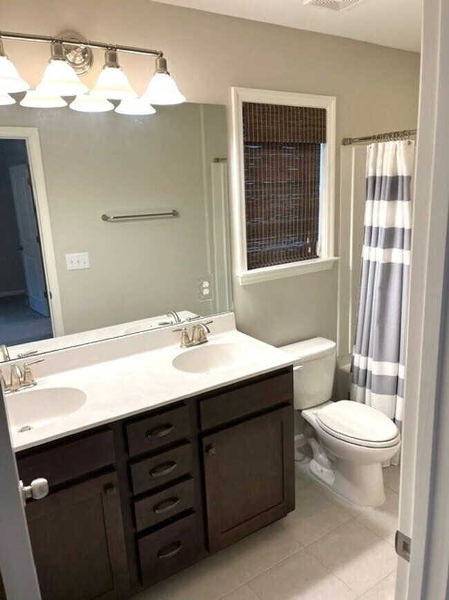 Building Photo - Coming Soon - Lovely 2 Bedroom 2.5 Bath Townhome in Goose Creek!