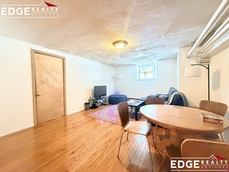 Building Photo - 76 Egmont St