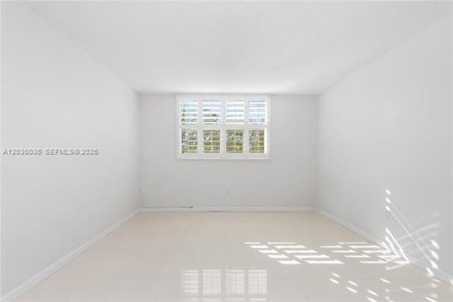 Building Photo - 210 Seaview Dr
