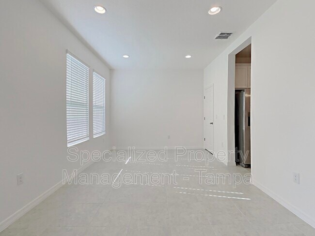 Building Photo - 6308 Goldcoast Ave