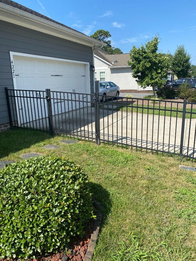 Building Photo - 4221 Courtly Ln