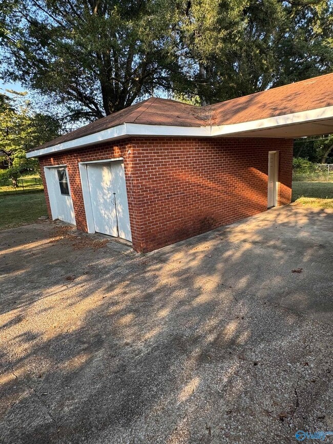Building Photo - 2110 Phillips Rd NW
