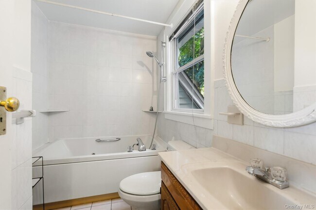 Building Photo - 15 Ferncliff Rd