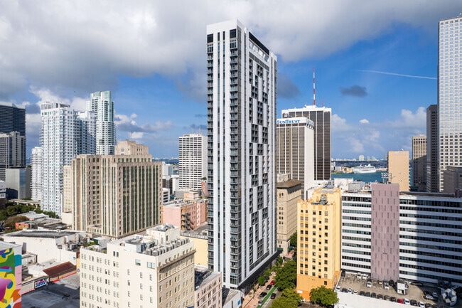 Centro, 151 SE 1st St - Centro