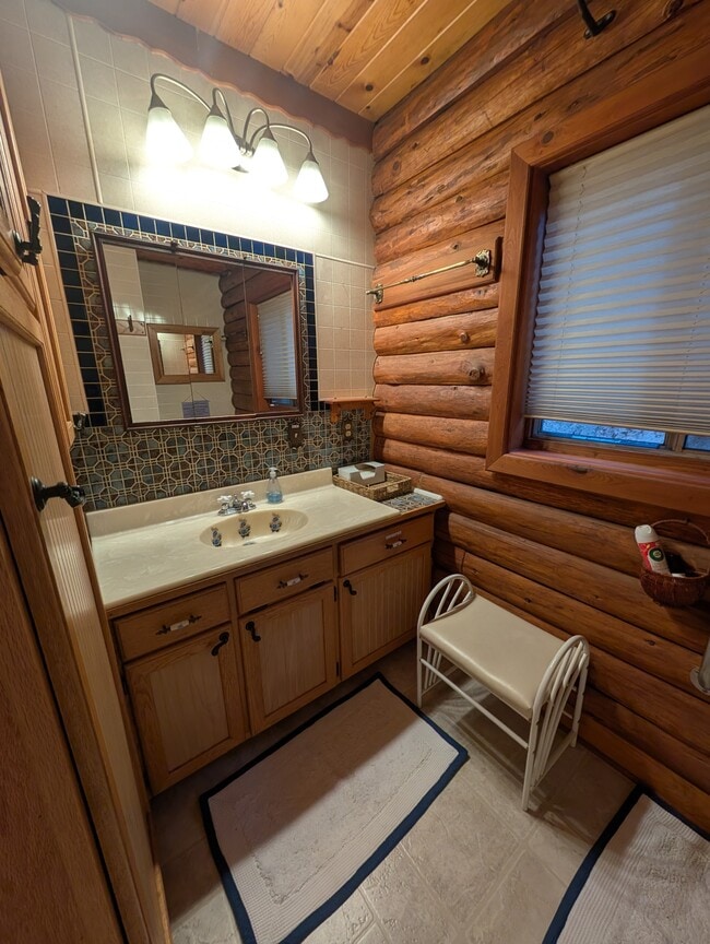 Building Photo - 7312 E Evans Creek Rd