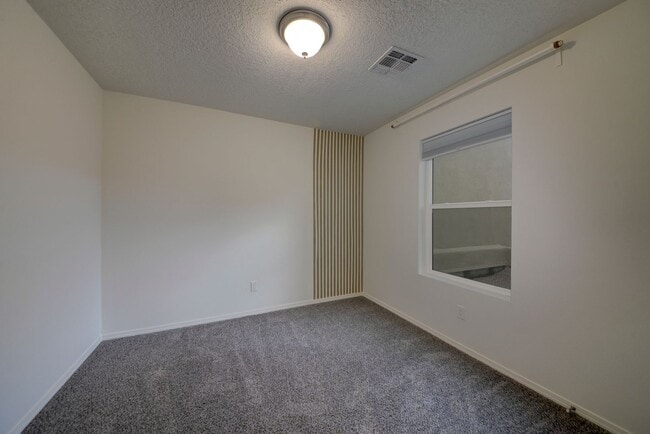 Building Photo - Amazing Modern 4 Bedroom in North Valley A...
