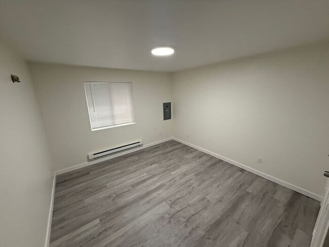 Building Photo - Wonderful 3 Bedroom Duplex in Puyallup!