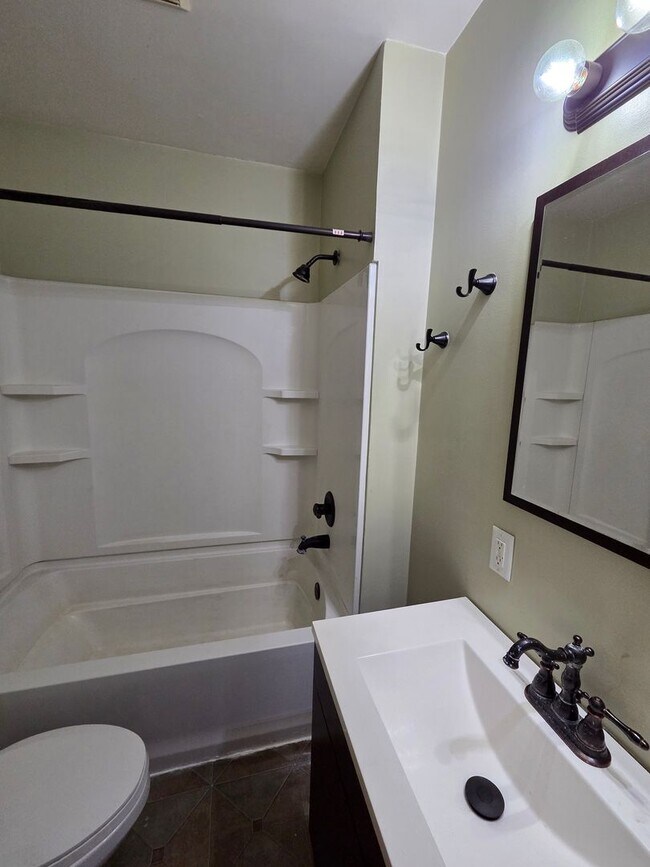 Building Photo - 3 Bedroom Cedar Falls House