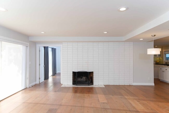 Building Photo - !! DESIRABLE 3 BEDROOM 3 BATHROOM LOCATED IN BEAUTIFUL RANCHO PALOS VERDES !!