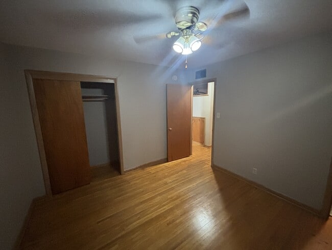 Building Photo - 2416 N Riverlawn Dr