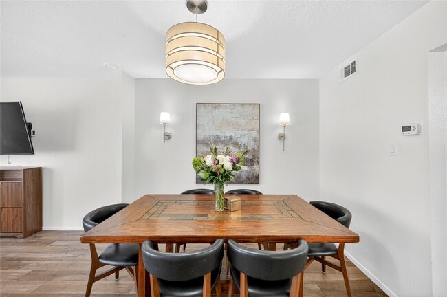 Building Photo - 6975 Chasewood Dr